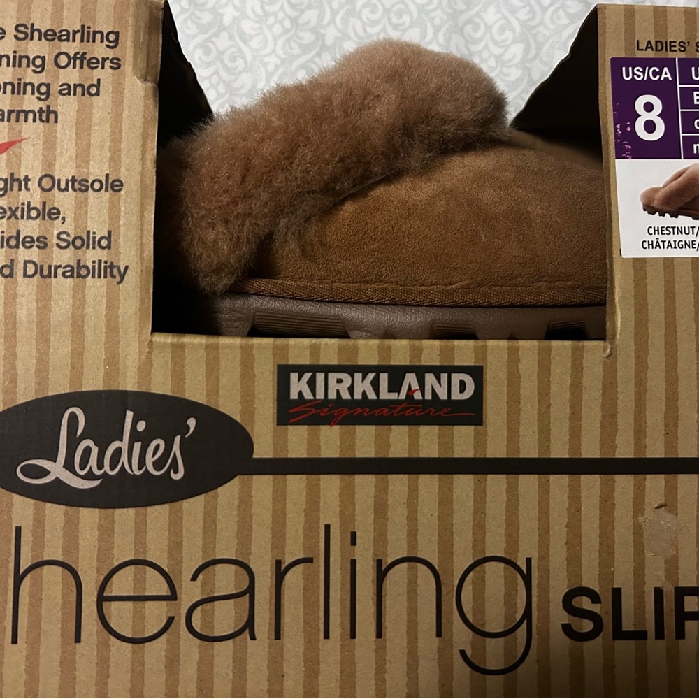 Kirkland Signature Ladies Shearling Slippers Size:8 Color: Chestnut New
